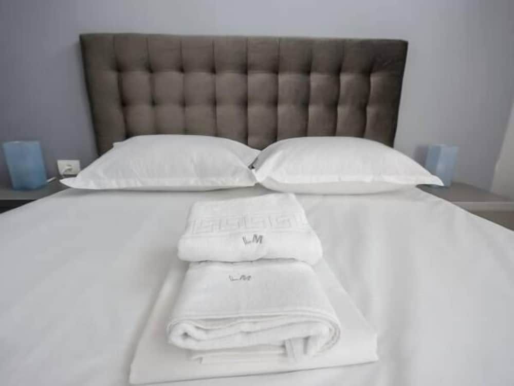 Basic Double Room, 1 Queen Bed