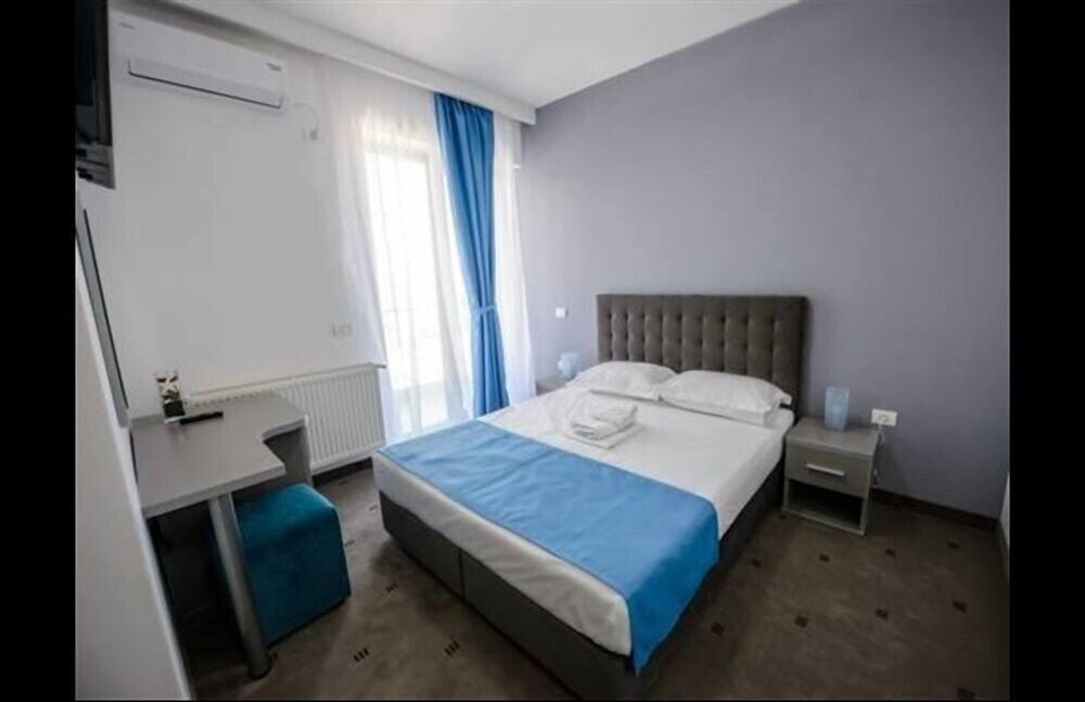 Basic Double Room, 1 Queen Bed