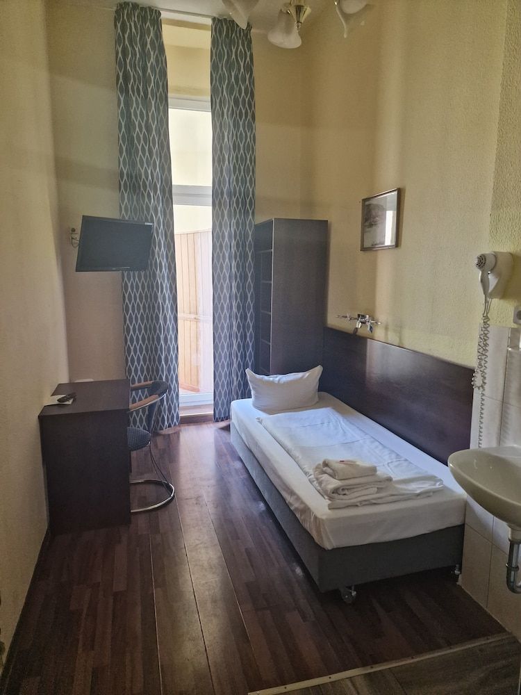 undefined Hotel Am Stuttgarter Eck 5