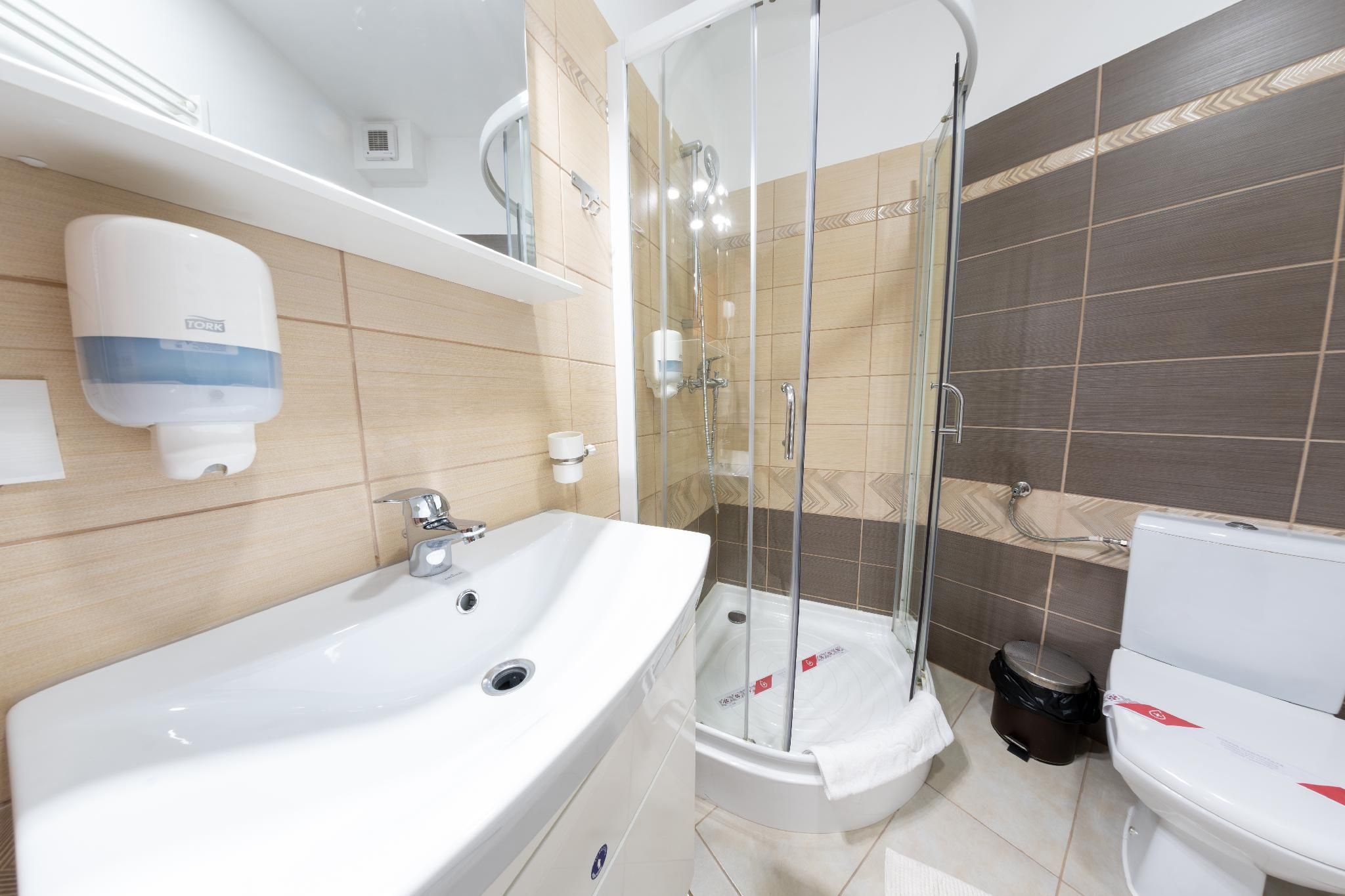 Avenue Parliament Junior Twin 2