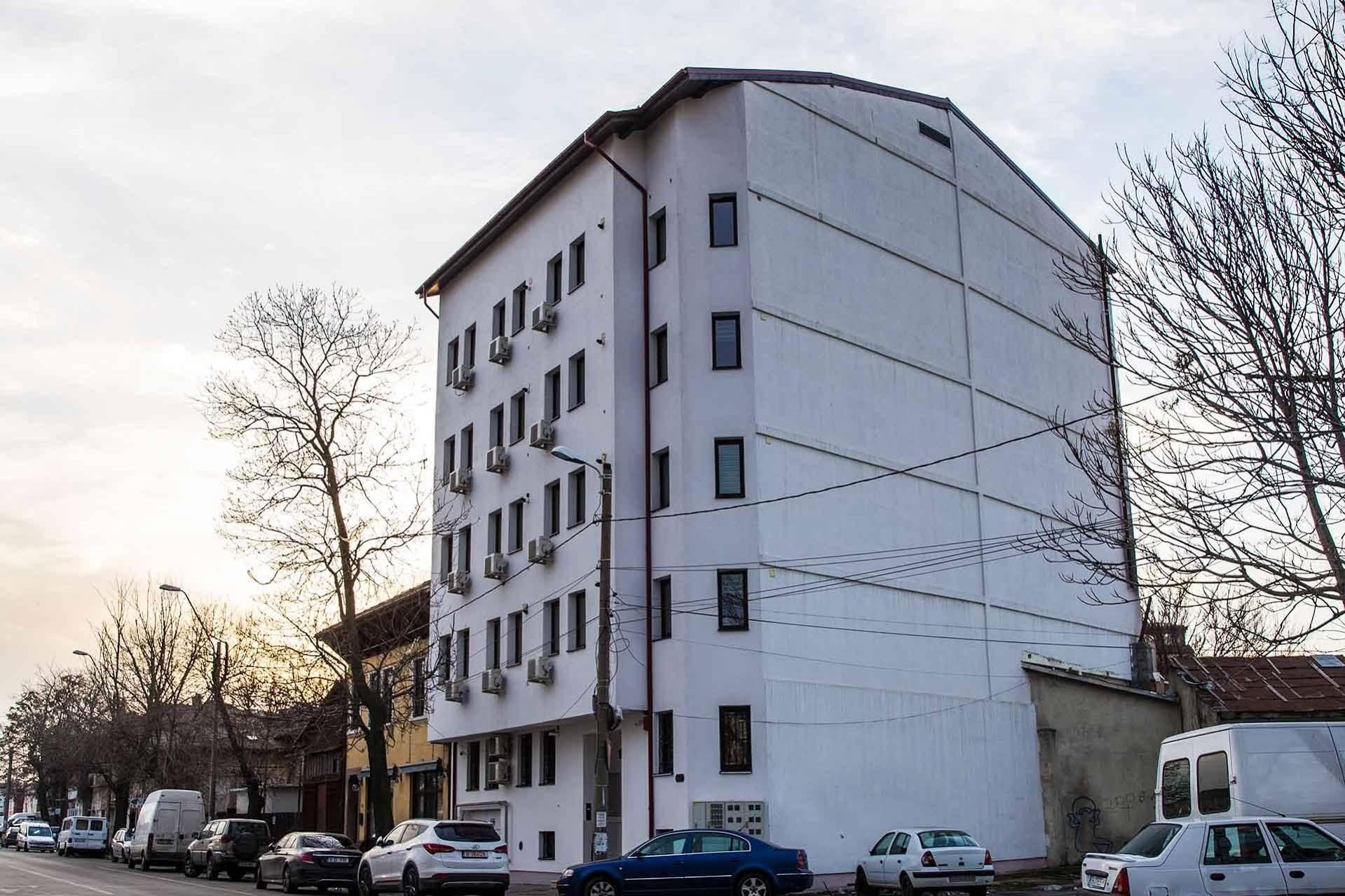 undefined Avenue Parliament 4