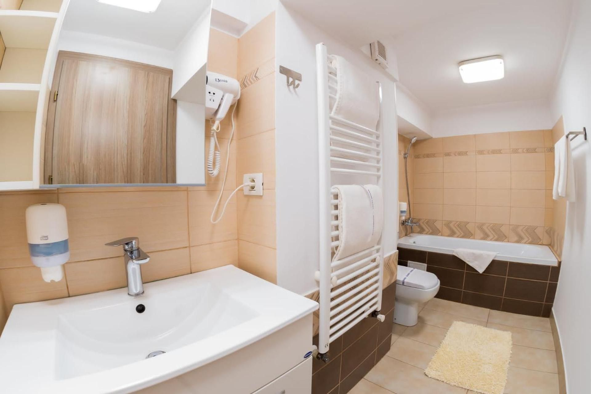 undefined Avenue Parliament 8