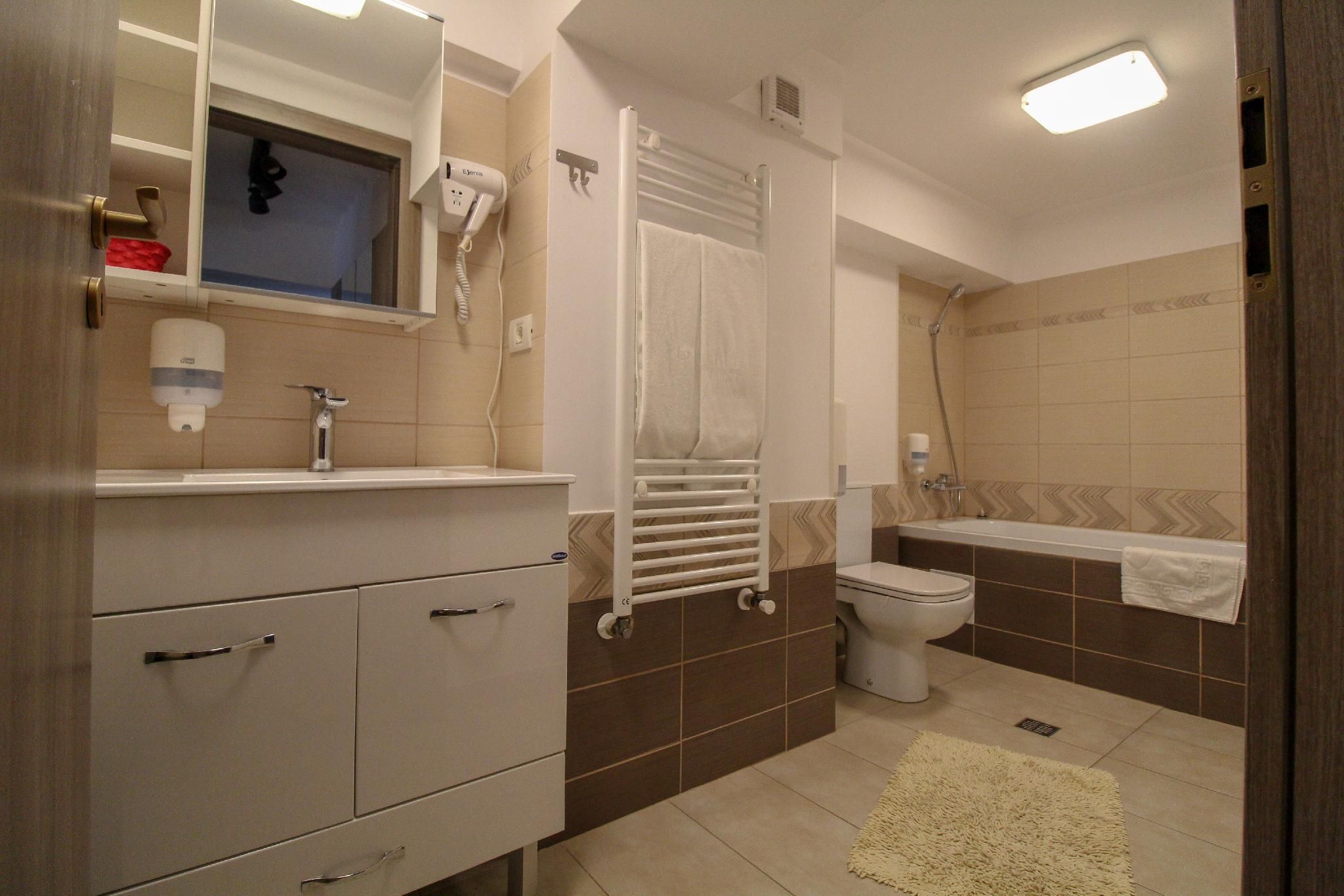 undefined Avenue Parliament 7