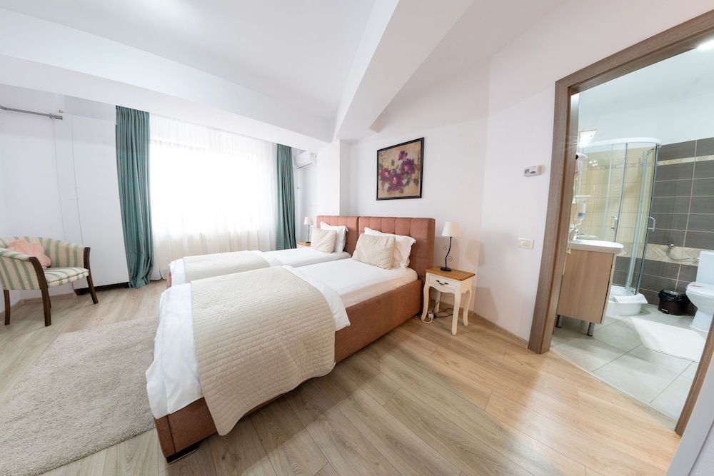 Avenue Parliament Loft 13