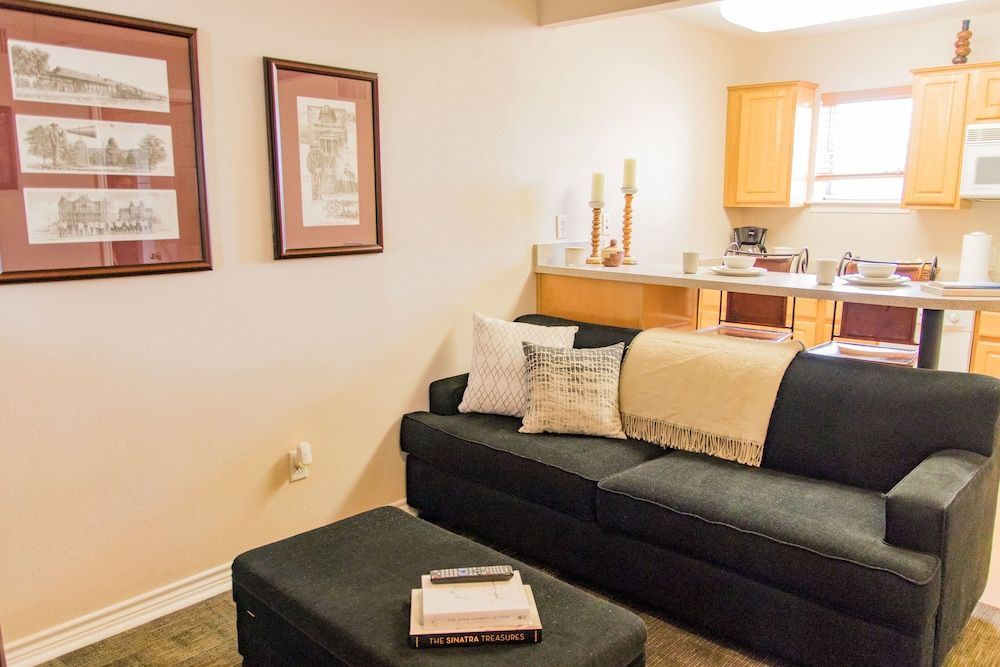 Vineyard Court Designer Suites Hotel Studio Suite, 1 King Bed with Sofa bed 9