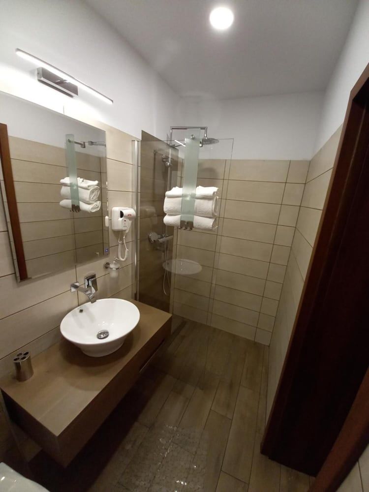 Riunione Twin Room 7