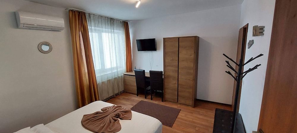 Riunione Basic Double Room, 1 Queen Bed 4