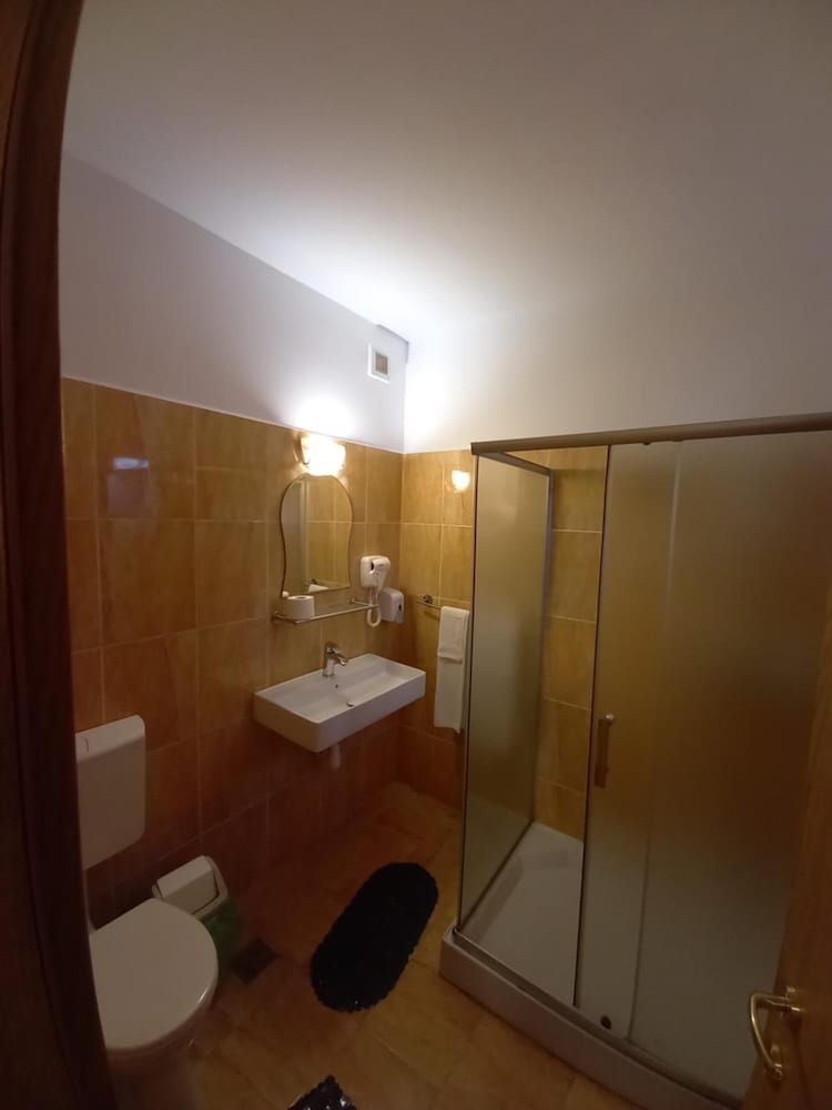 Riunione Twin Room 9