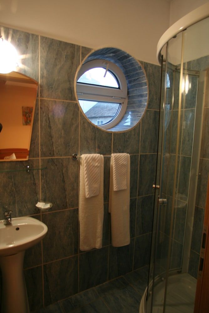 Riunione Twin Room 6