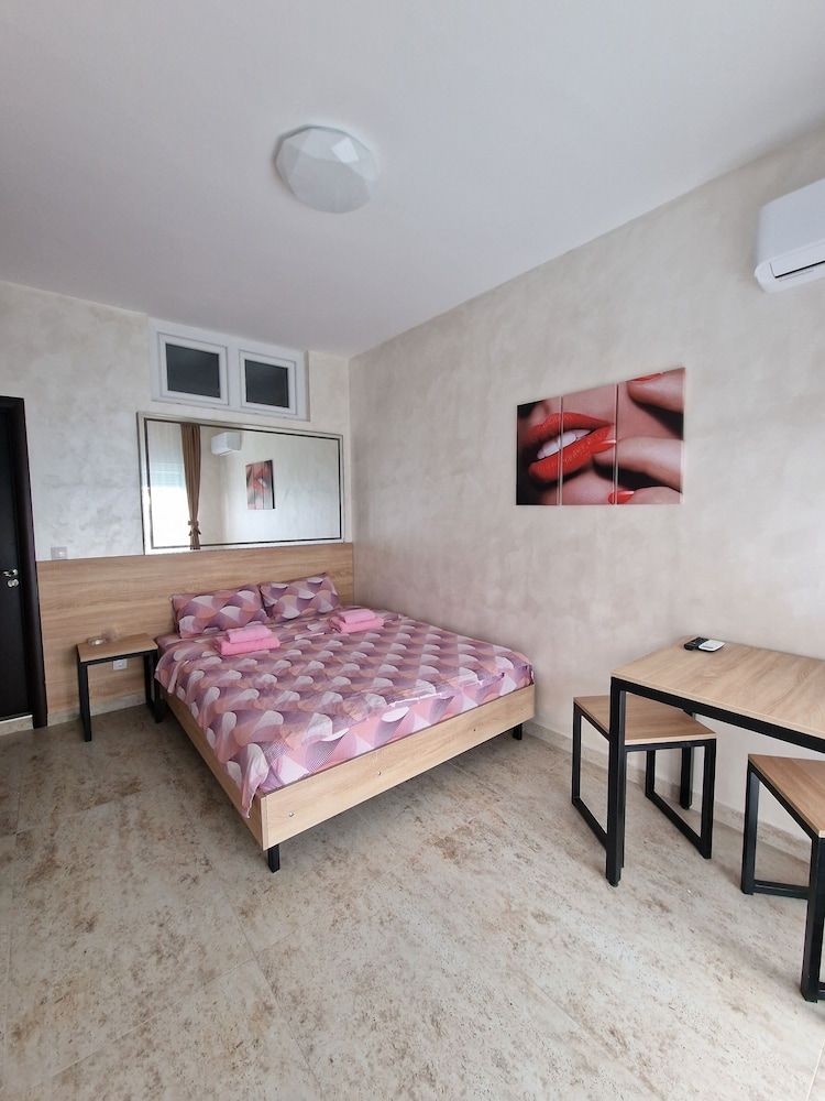 Green Set Comfort Room 11