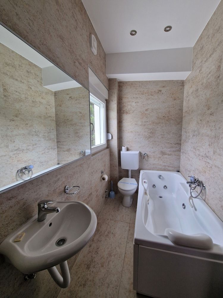 Green Set Comfort Room 14