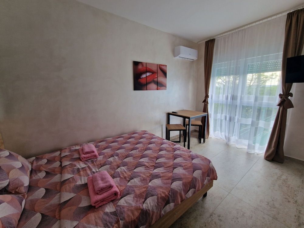 Green Set Comfort Room