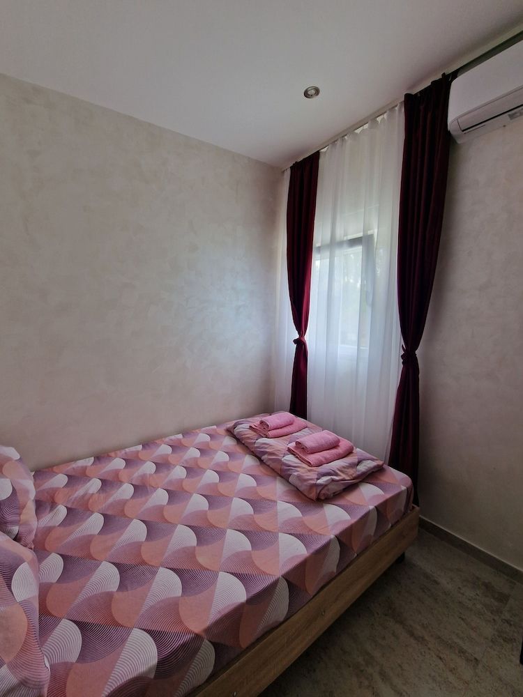 Green Set Comfort Room 6