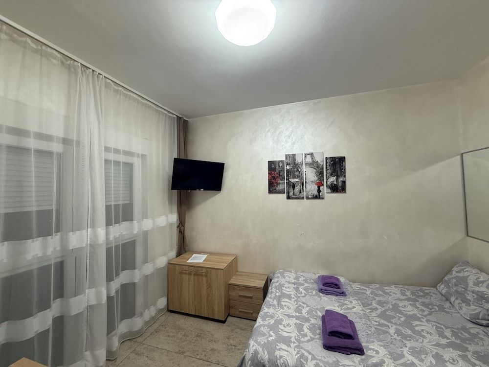 Green Set Comfort Room 10