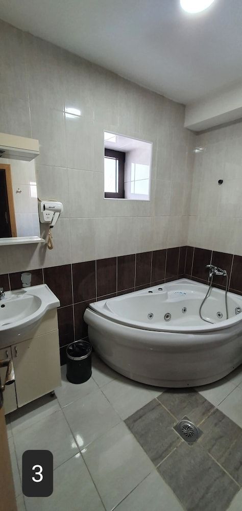 Green Set Basic Room 14