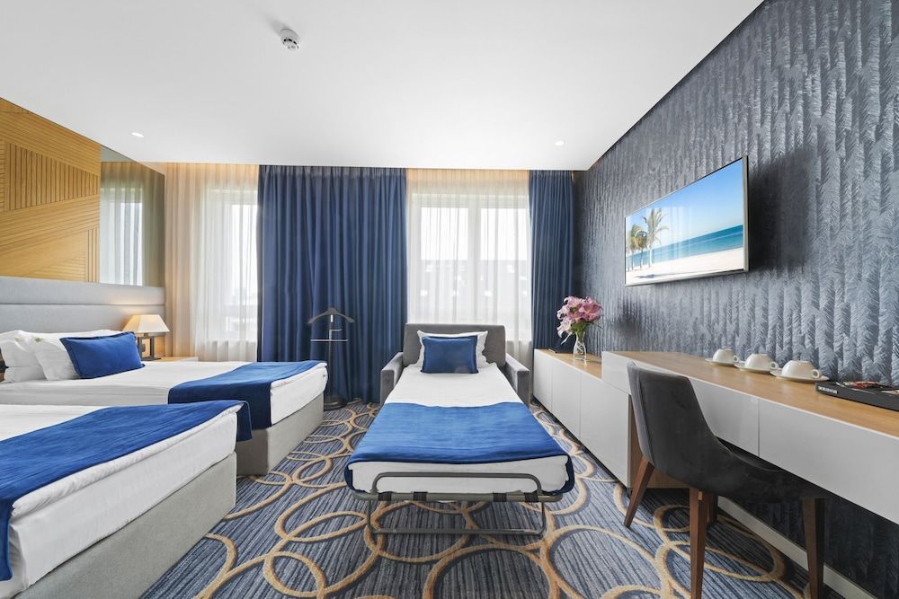 Sky hotel Family Room  with Free Parking 4