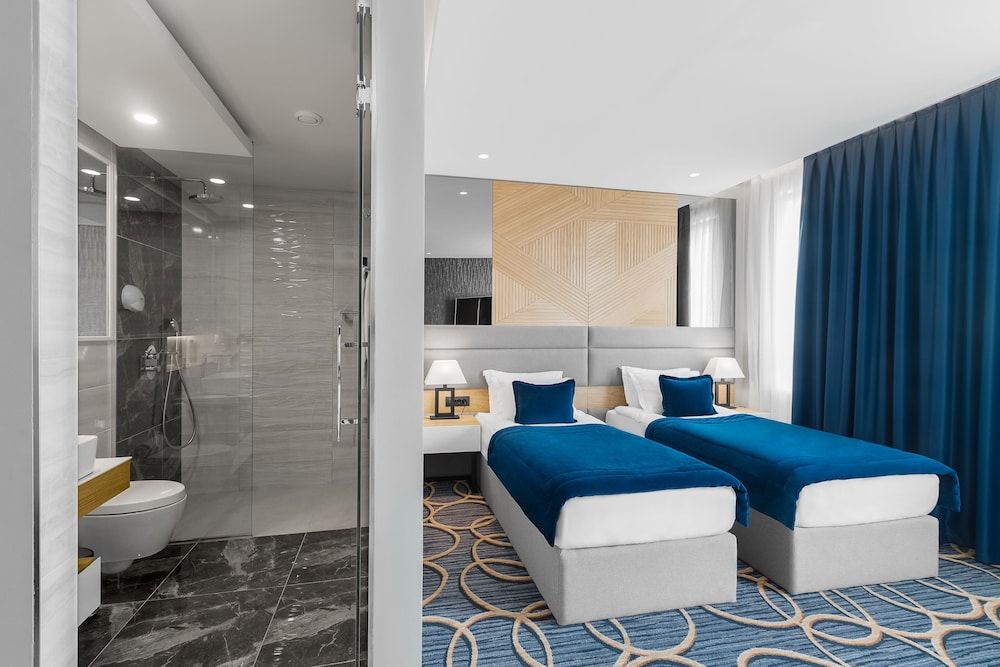 Sky hotel Standard Twin Room with Free Parking 3