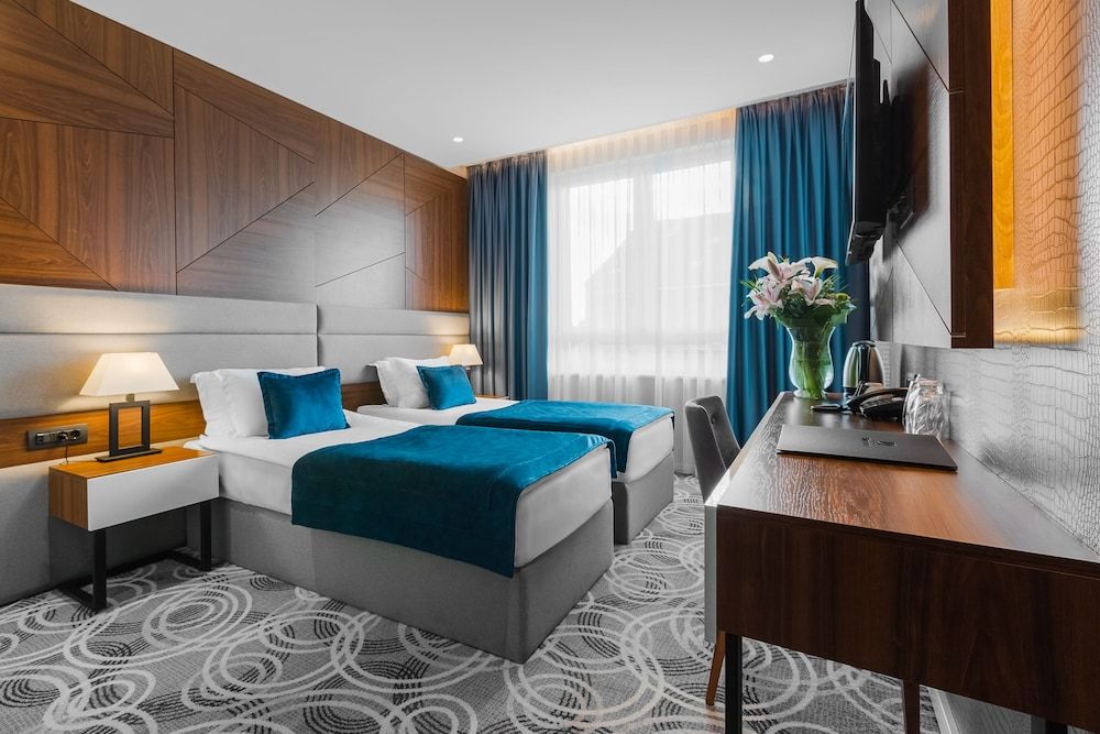 Sky hotel Standard Twin Room with Free Parking 5