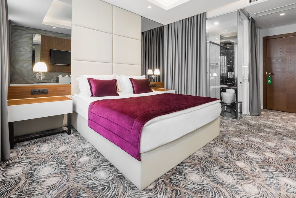Sky hotel Superior Double Room with Free Parking 4