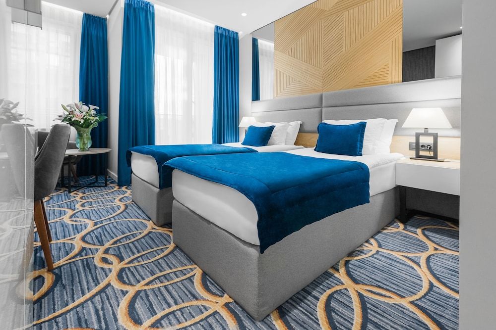 Sky hotel Standard Twin Room with Free Parking 2