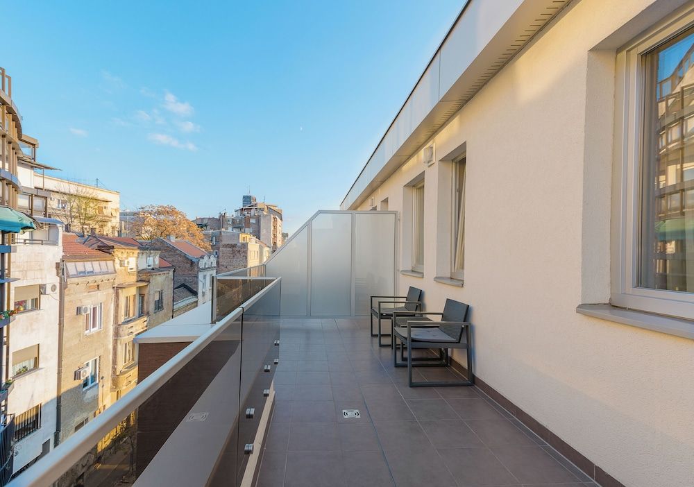 Sky hotel Family Room  with Free Parking 17