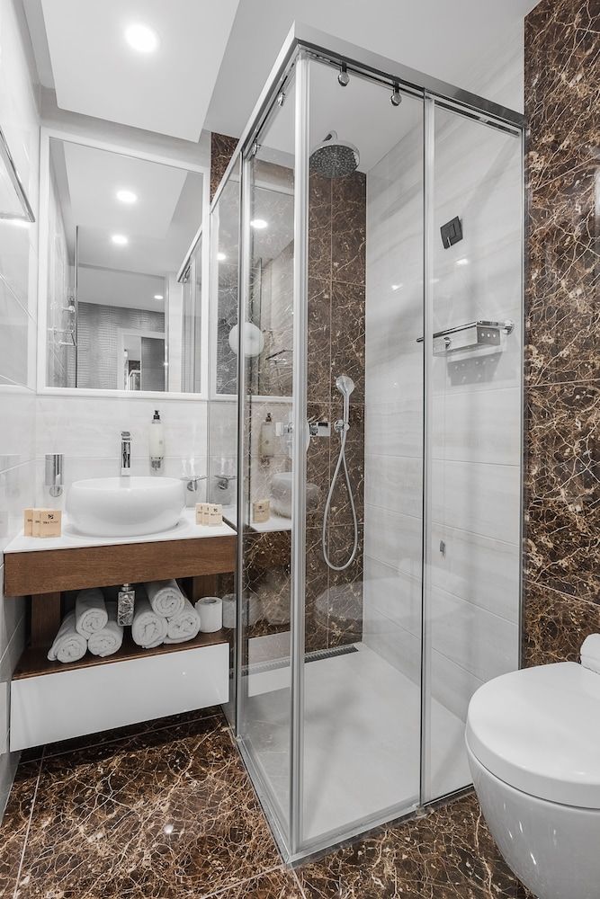 Sky hotel Family Room  with Free Parking 20