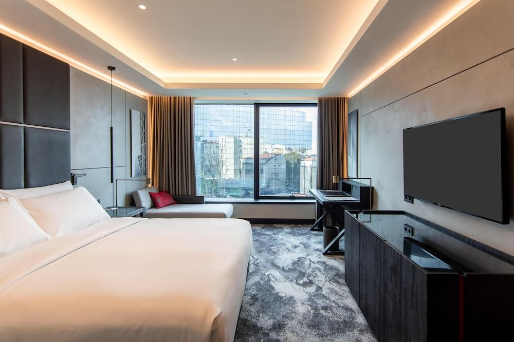 Hilton Belgrade Executive Room, 1 King Bed 3