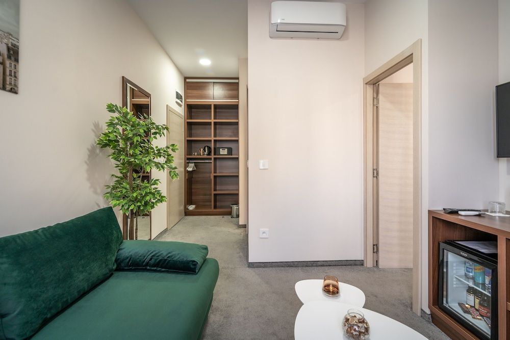 Veneti Suites One Bedroom Suite 11