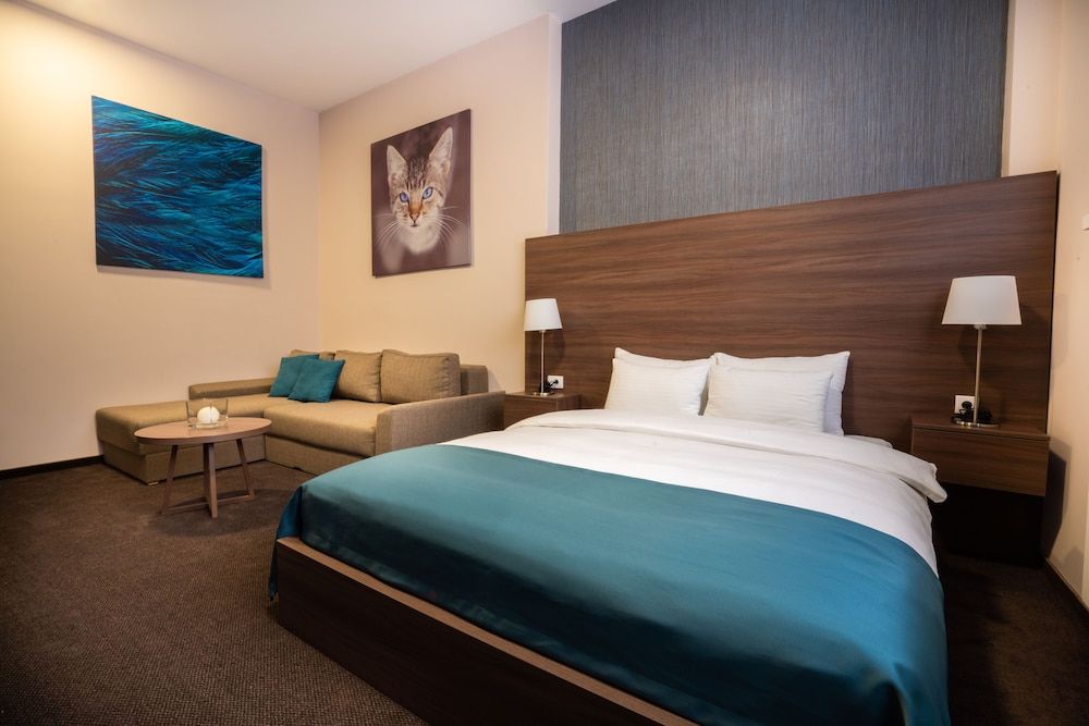 Veneti Suites Large Double Room 2