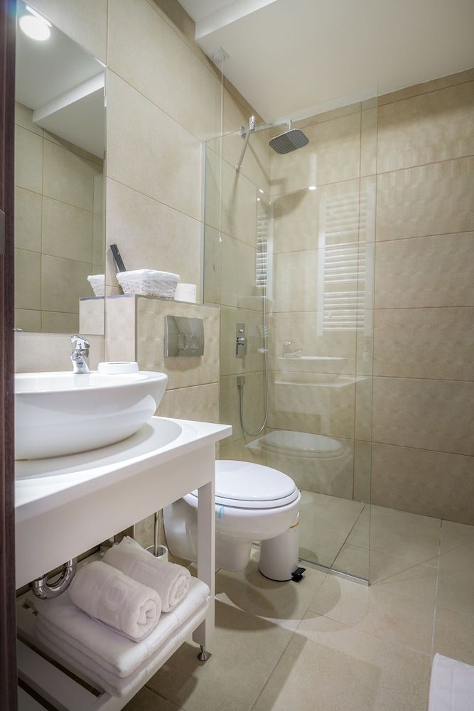 Veneti Suites Double or Twin Room 10