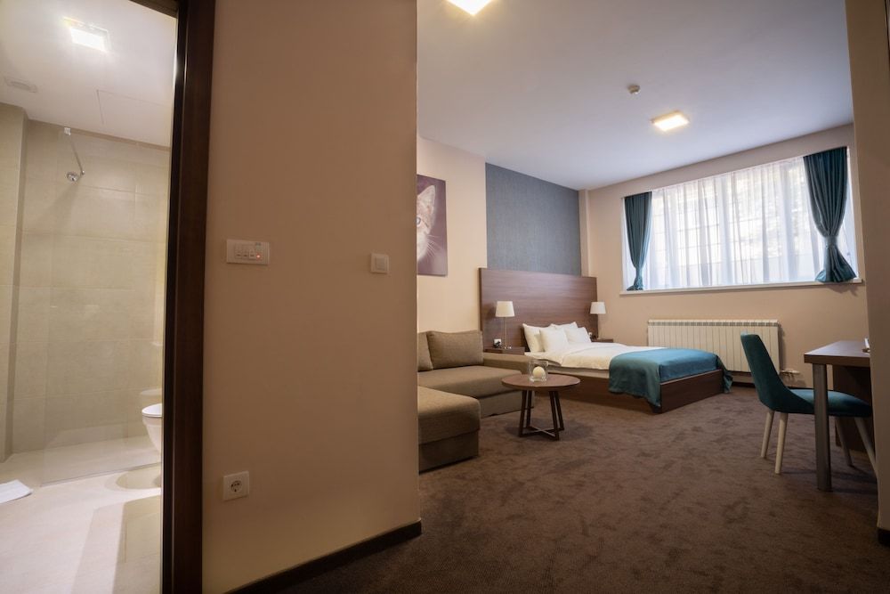 Veneti Suites Large Double Room