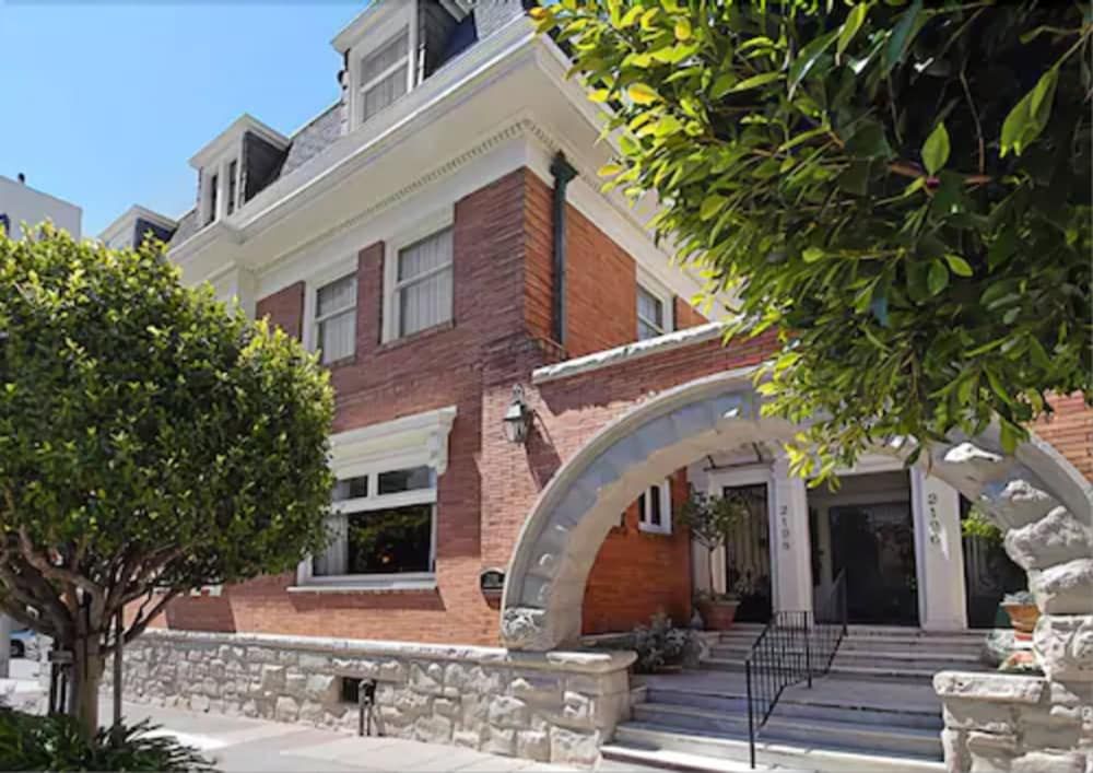 undefined Jackson Court 2