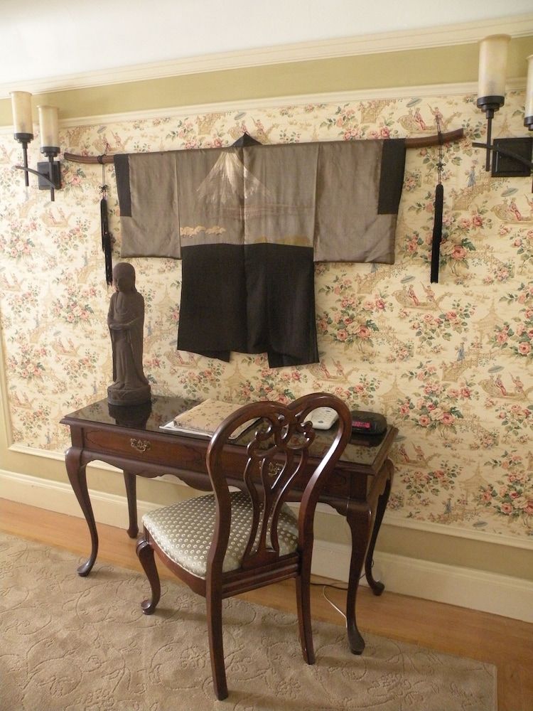 Jackson Court Standard Room, 1 Queen Bed 11