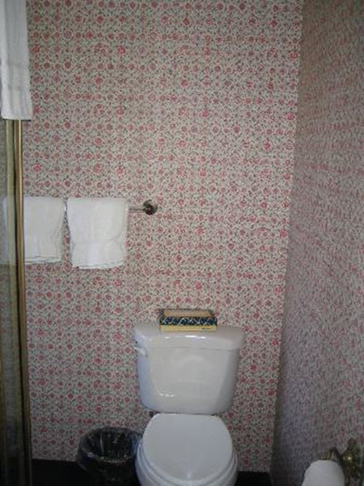 Jackson Court Standard Room, 1 Queen Bed 10