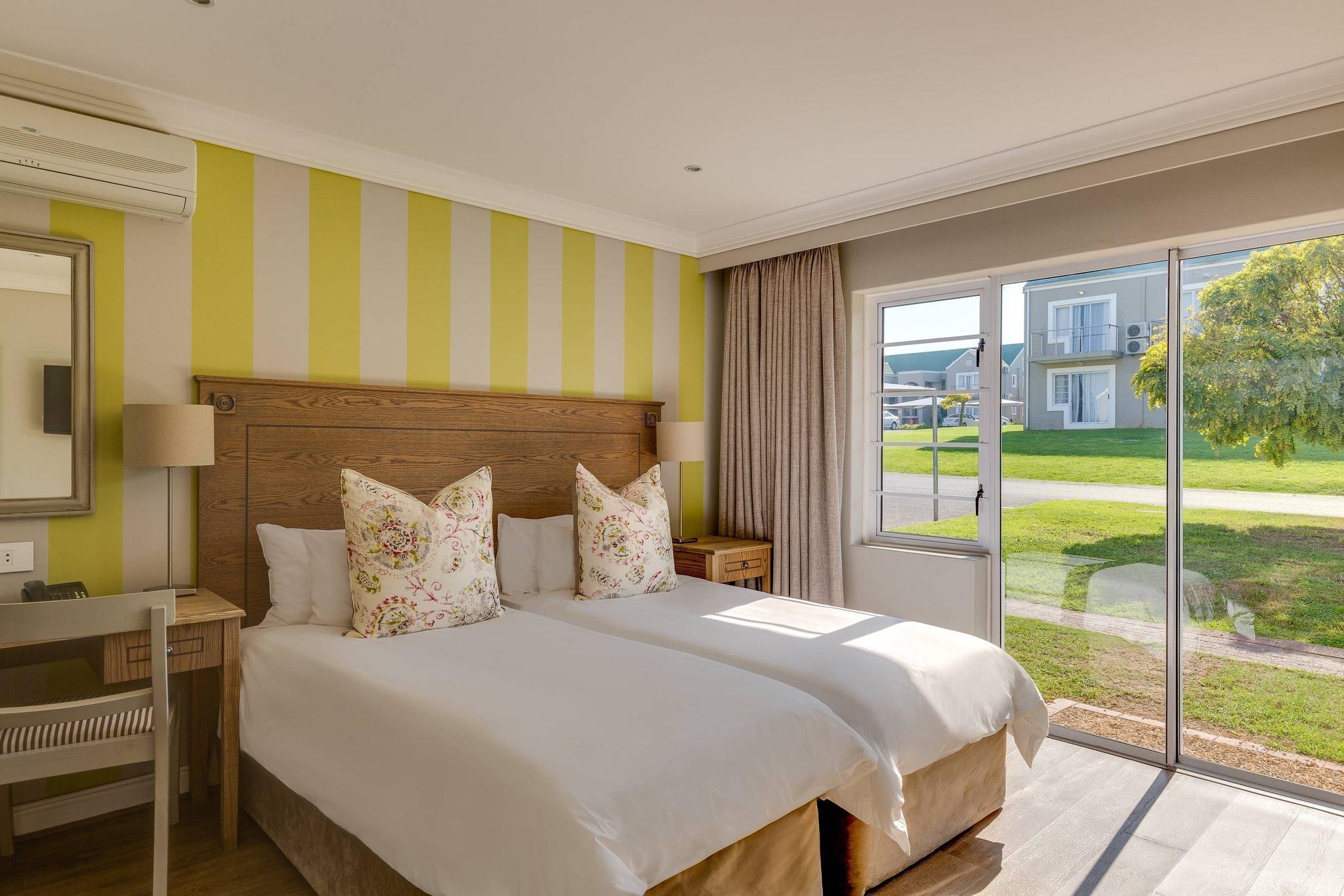 Family room, Bedroom 1: 2 Twin, Bedroom 2: 1 King