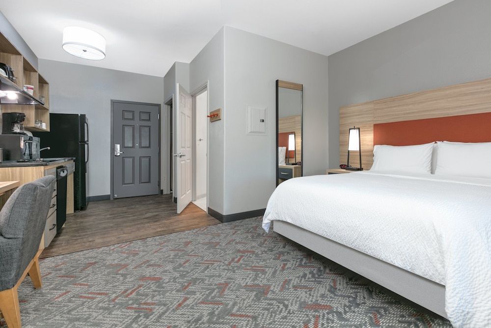 Studio Suite, 1 Queen Bed, Accessible Bathtub (1 Queen, Mobility)