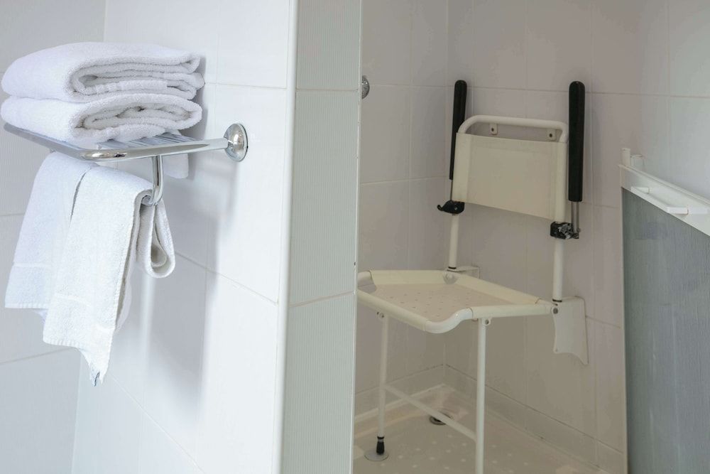 The Stuart Hotel, Sure Hotel Collection by Best Western Standard Room, 1 Double Bed, Accessible, Non Smoking 3