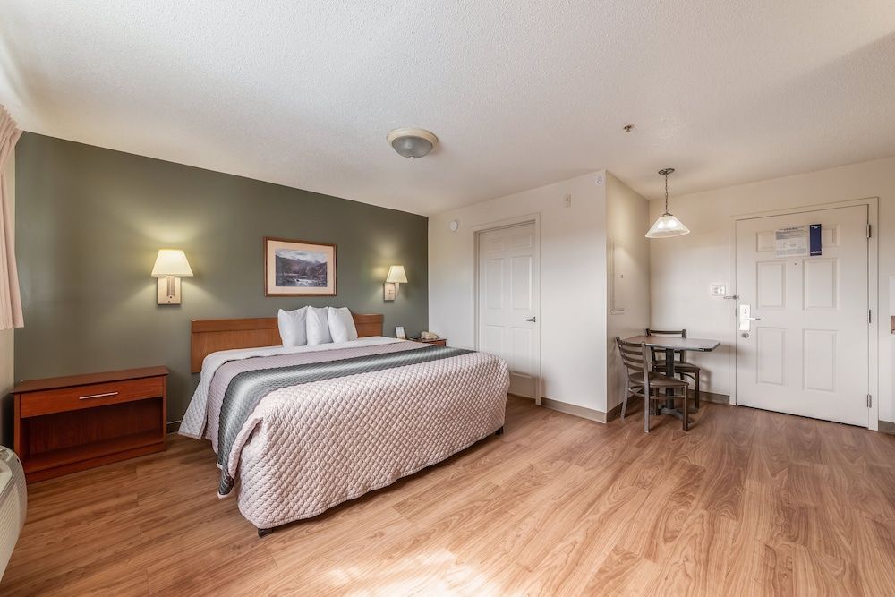 Studio, 1 King Bed, Non Smoking