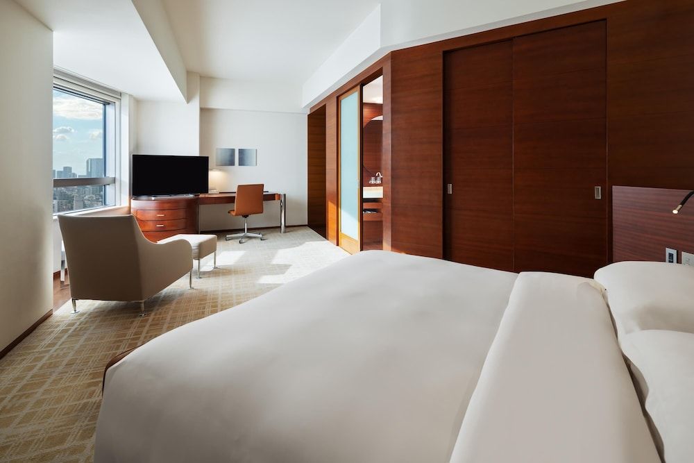 Deluxe Room with 1 King Bed