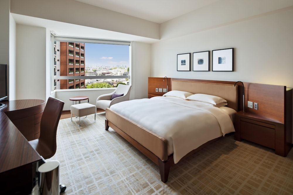 1 King Bed Room