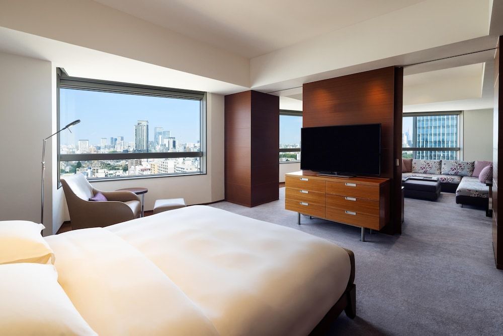 Executive Grand Suite with 1 King Bed