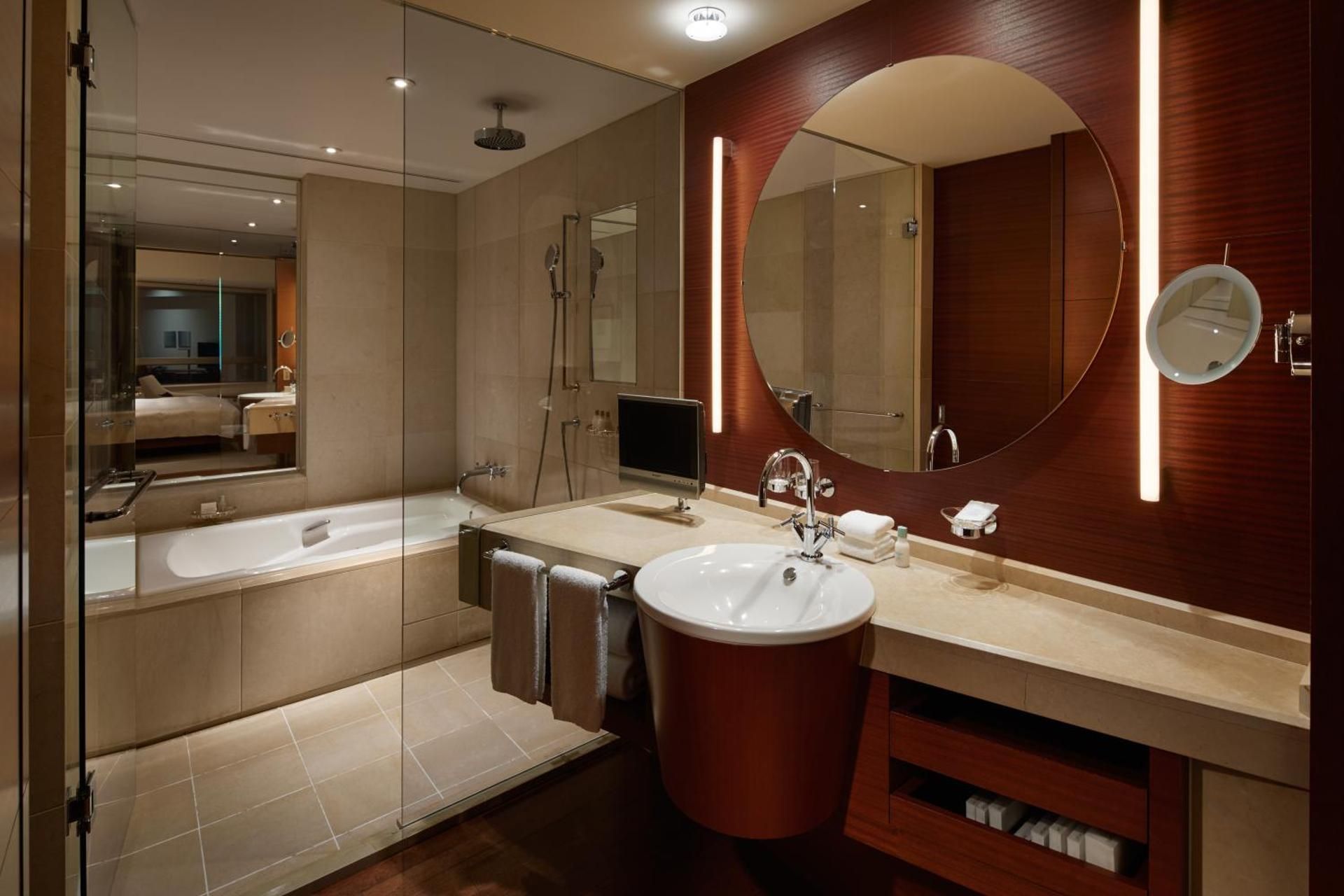 Grand Hyatt Tokyo 1 King Bed  2