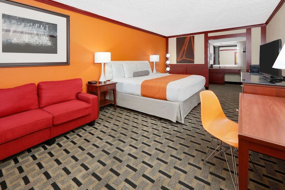 Room, 1 King Bed, Smoking