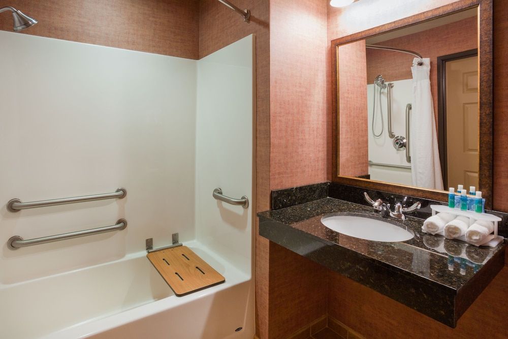 Standard Room, 2 Queen Beds, Accessible Bathtub (Communications)