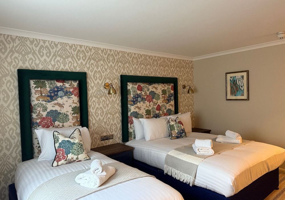 Thatchers Hotel Family Room (1)