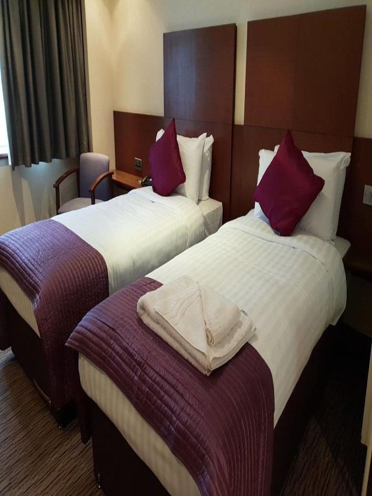 Thatcher's Hotel Standard Twin Room 2