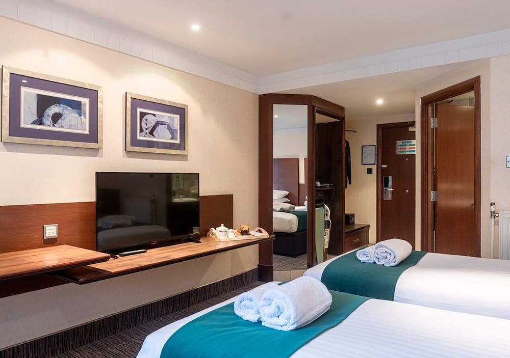 Thatchers Hotel Standard Twin Room 2