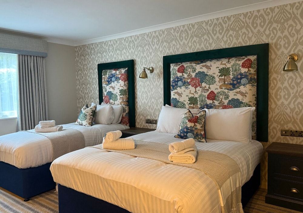 Thatchers Hotel Family Room (1) 2