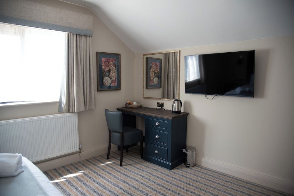Thatchers Hotel Double Room 9