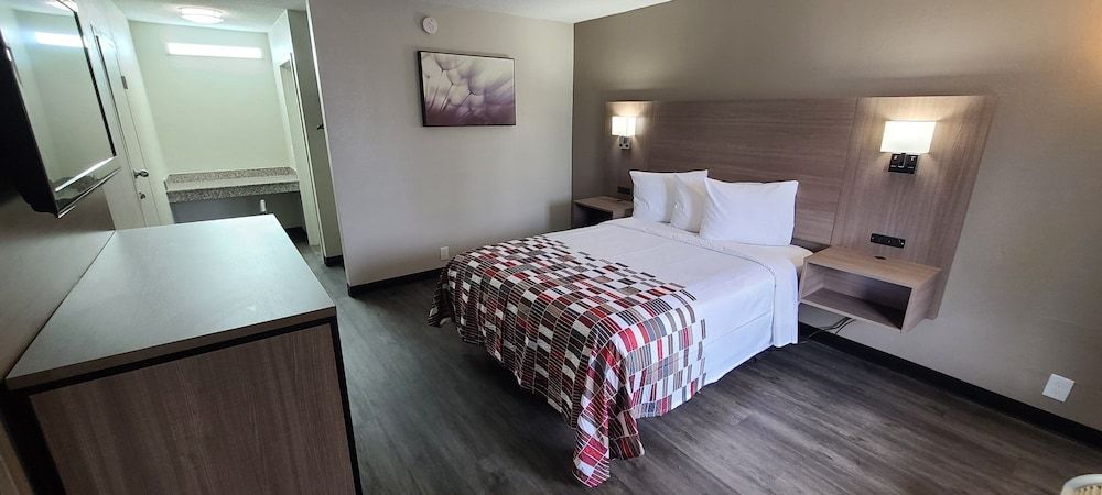 Deluxe Room, 1 Queen Bed, Accessible, Non Smoking